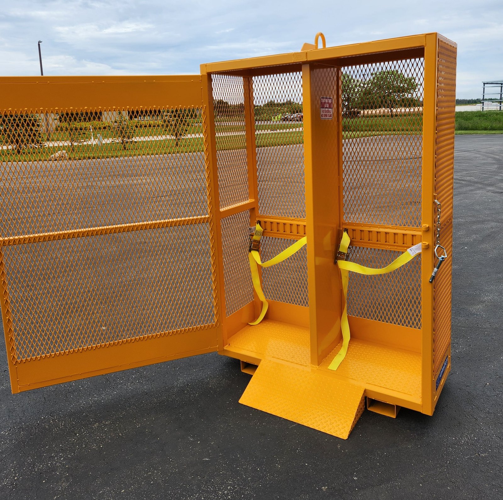 C-4FE MFW fully enclosed gas cylinder cage with dividing fire wall