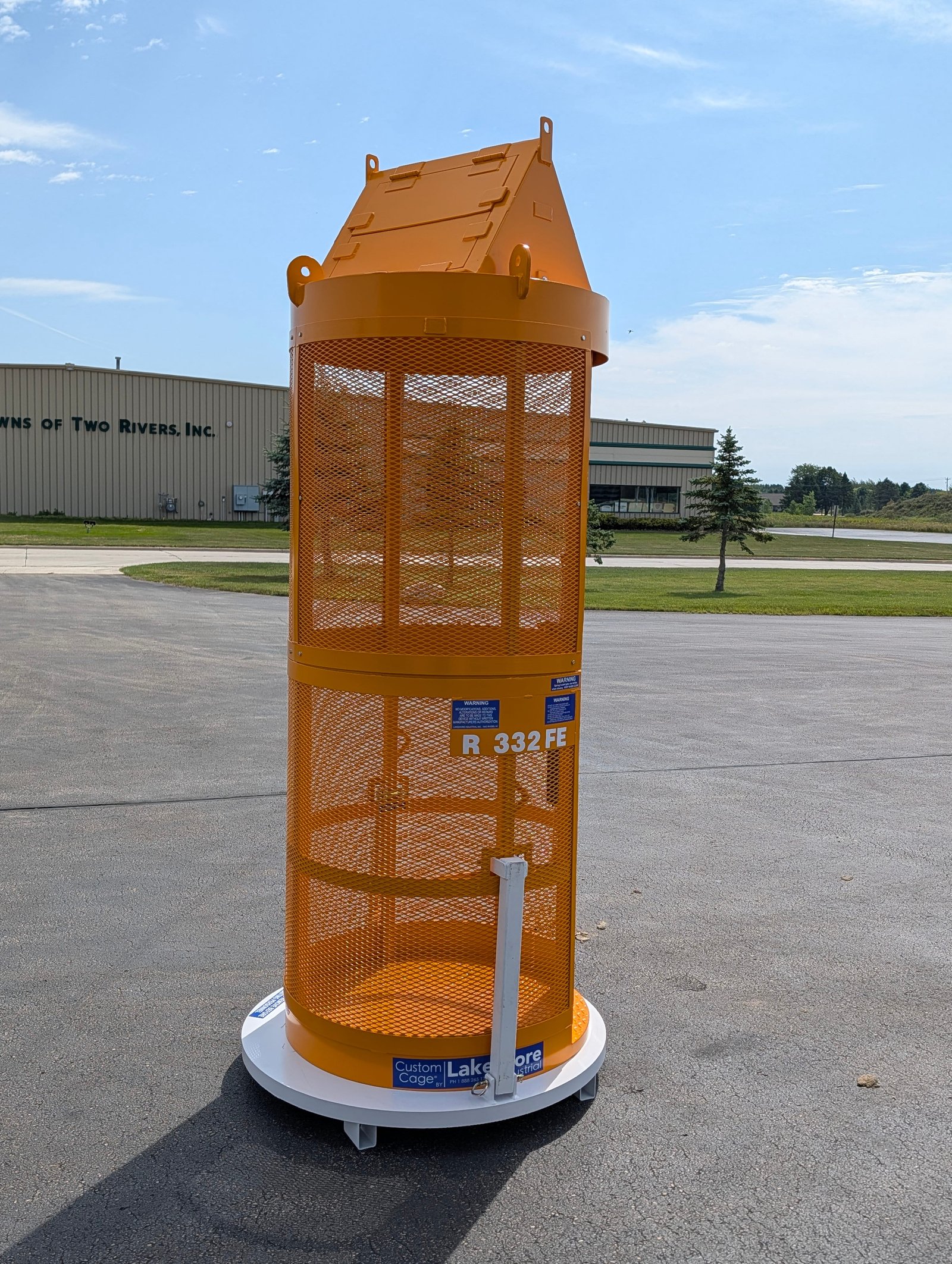 Round enclosed man basket for underground construction